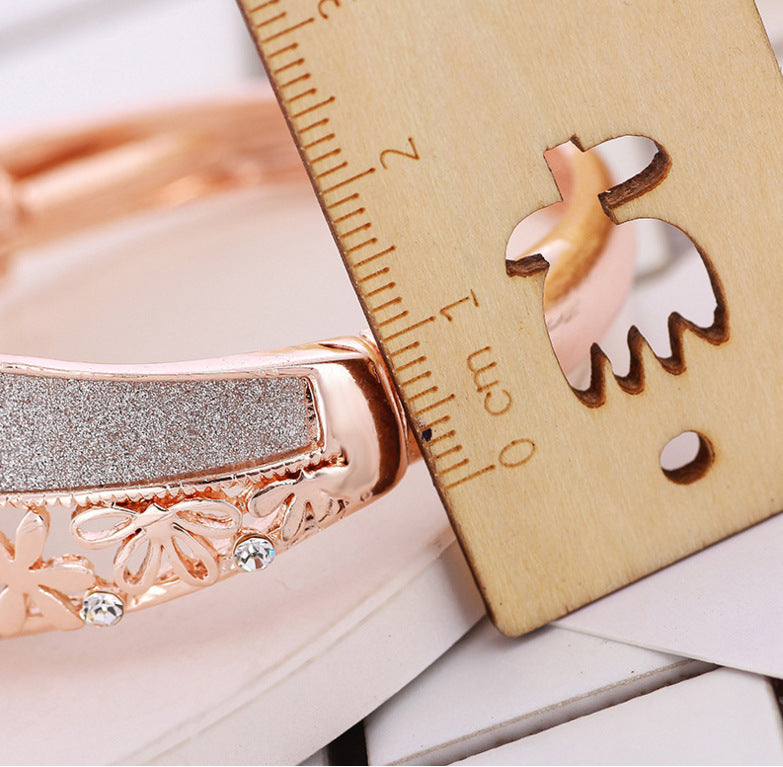 Fashion female student bracelet watch